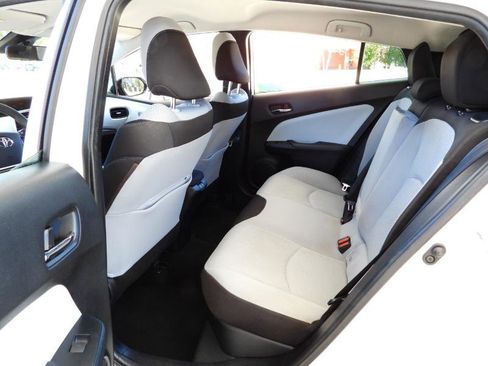 Used 2019 Toyota Prius L Eco image 25