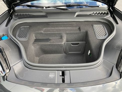 Used 2025 Porsche Macan Turbo Electric AWD/4WD image 22