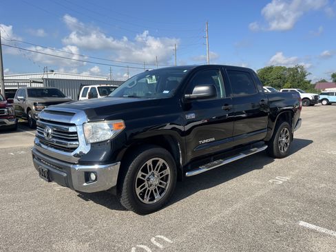 Used 2016 Toyota Tundra SR5 w/ SR5 Upgrade Package AWD/4WD image 4