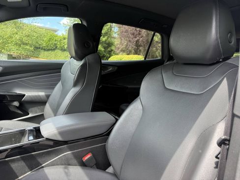 Used 2023 Volkswagen ID.4 Pro S Plus RWD image 9