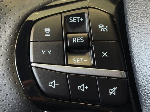 Used 2025 Ford Explorer ST AWD/4WD image 32