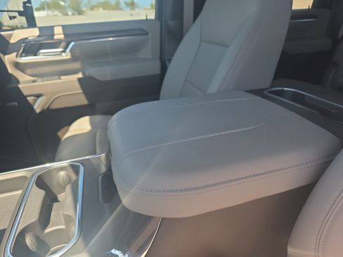 Used 2024 Chevrolet Silverado 2500 LTZ w/ LTZ Convenience Package AWD/4WD image 15