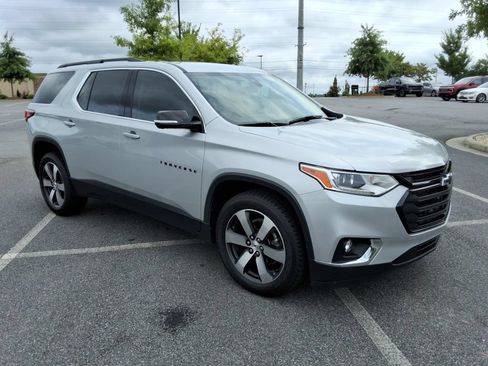 Certified 2020 Chevrolet Traverse LT w/ LT Premium Package FWD image 3