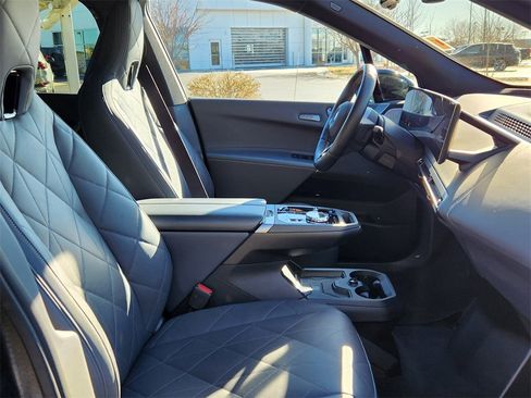 Certified 2025 BMW iX M60 image 34