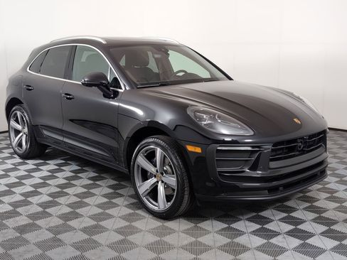 Used 2025 Porsche Macan image 8
