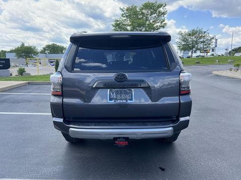 Used 2021 Toyota 4Runner TRD Off-Road Premium w/ Moonroof Package AWD/4WD image 4