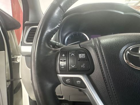 Used 2015 Toyota Highlander Limited image 12