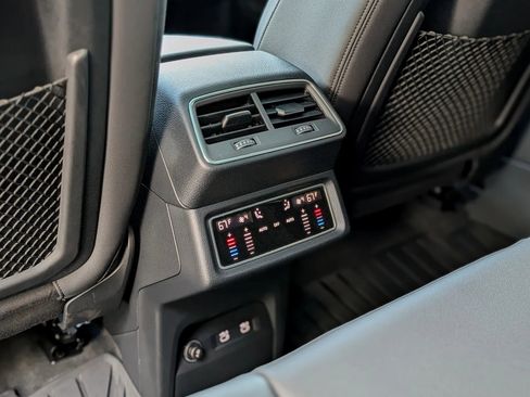 Used 2021 Audi e-tron Premium w/ Towing Package image 33