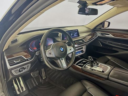 Used 2020 BMW M760i xDrive w/ Luxury Rear Seating Package image 10