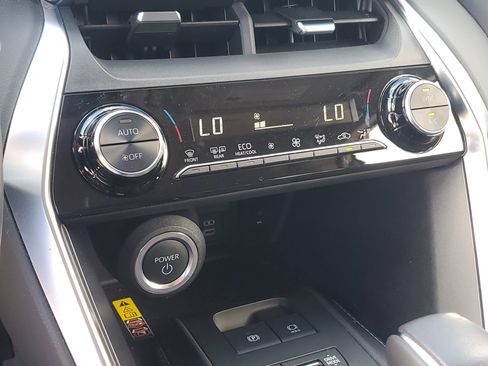 Used 2024 Toyota Venza LE image 25