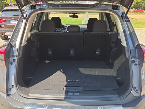 Used 2023 Nissan Rogue SV FWD image 13