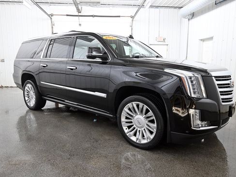 Used 2020 Cadillac Escalade ESV Platinum image 2