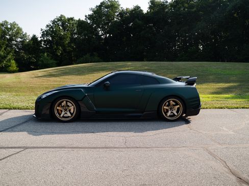Used 2012 Nissan GT-R Premium AWD/4WD image 6