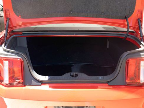 Used 2011 Ford Mustang Premium w/ 202A Rapid Spec Order Code RWD image 19