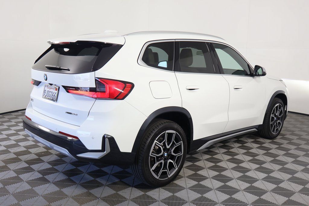 Used 2023 BMW X1 xDrive28i w/ Convenience Package AWD/4WD image 4