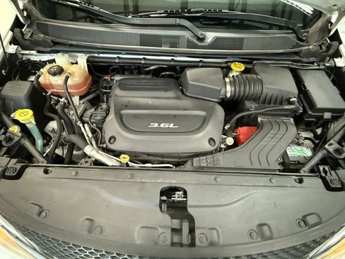 Used 2017 Chrysler Pacifica Touring-L image 35