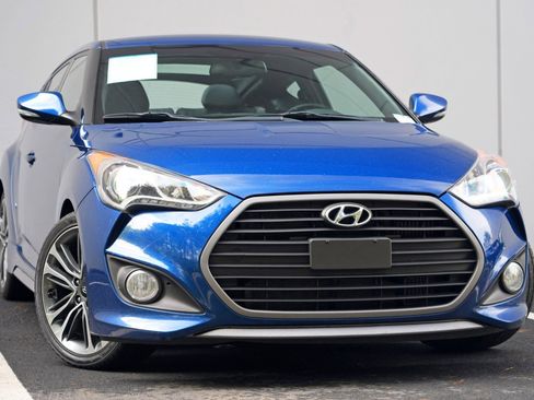 Used 2016 Hyundai Veloster Turbo FWD image 2