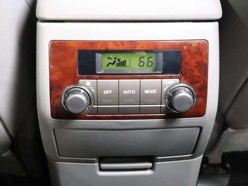 Used 2013 Toyota Highlander Limited image 17