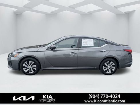 Used 2024 Nissan Altima 2.5 S image 6