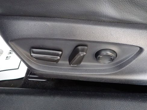 Used 2019 Toyota Camry SE FWD image 22