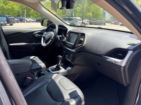 Used 2017 Jeep Cherokee Trailhawk AWD/4WD image 17