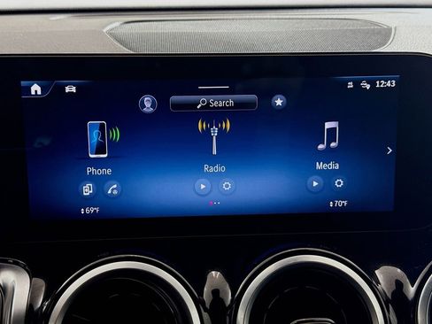 Used 2025 Mercedes-Benz GLB 250 image 14