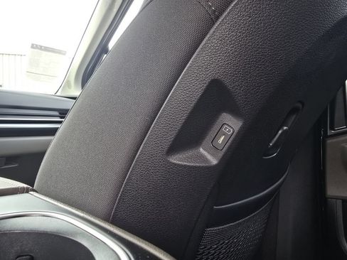 Used 2026 Kia Carnival LX FWD image 23