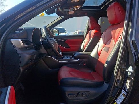 Used 2022 Toyota Highlander XSE image 13