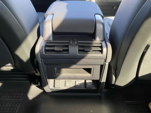 Used 2022 Land Rover Defender 90 S image 26