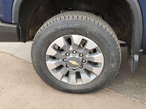 Used 2023 Chevrolet Silverado 2500 Custom w/ Custom Value Package image 7