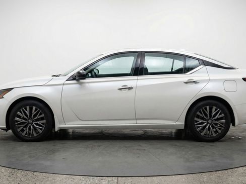 Used 2025 Nissan Altima 2.5 SV FWD image 5