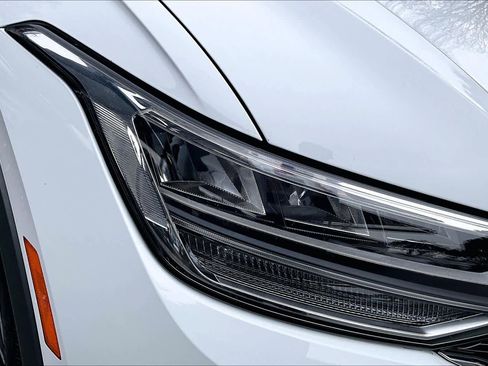 Used 2022 Volkswagen Tiguan SE R-Line image 28