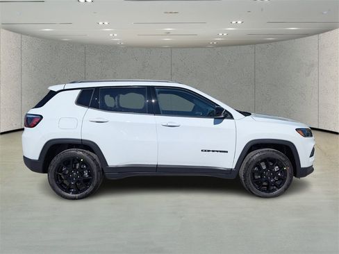 New 2026 Jeep Compass Latitude image 3