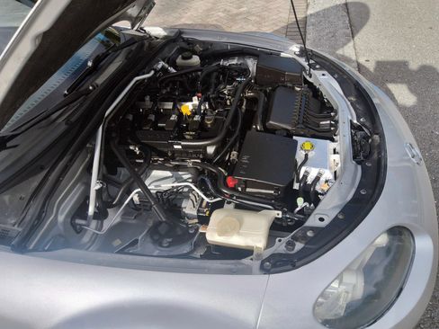 Used 2006 MAZDA MX-5 Miata Grand Touring RWD image 45