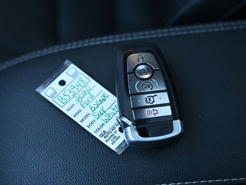 Used 2020 Ford Escape Titanium image 37