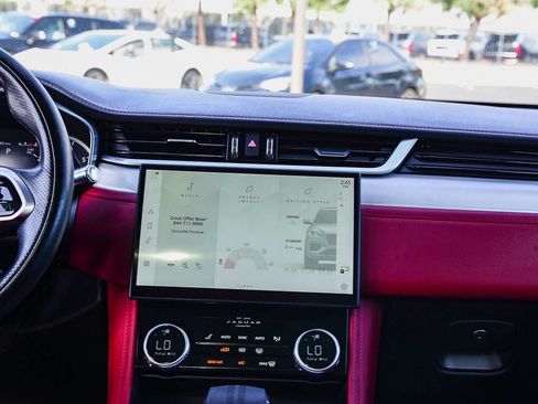 Used 2021 Jaguar F-PACE R-Dynamic S image 15