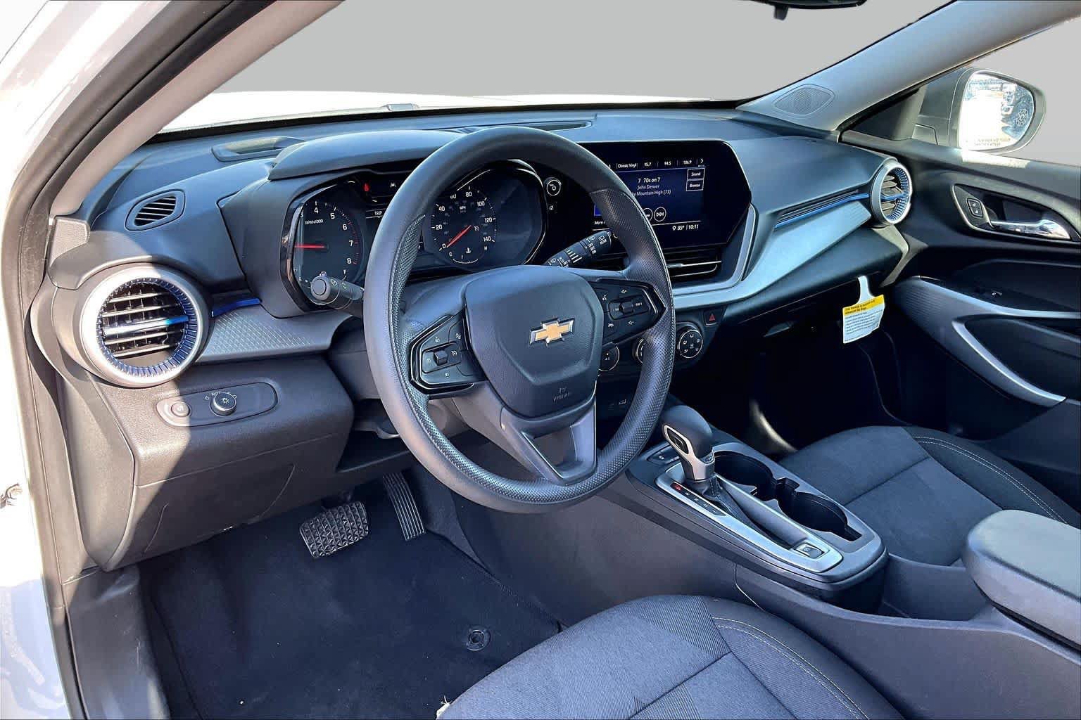 Used 2025 Chevrolet Trax LS FWD image 18