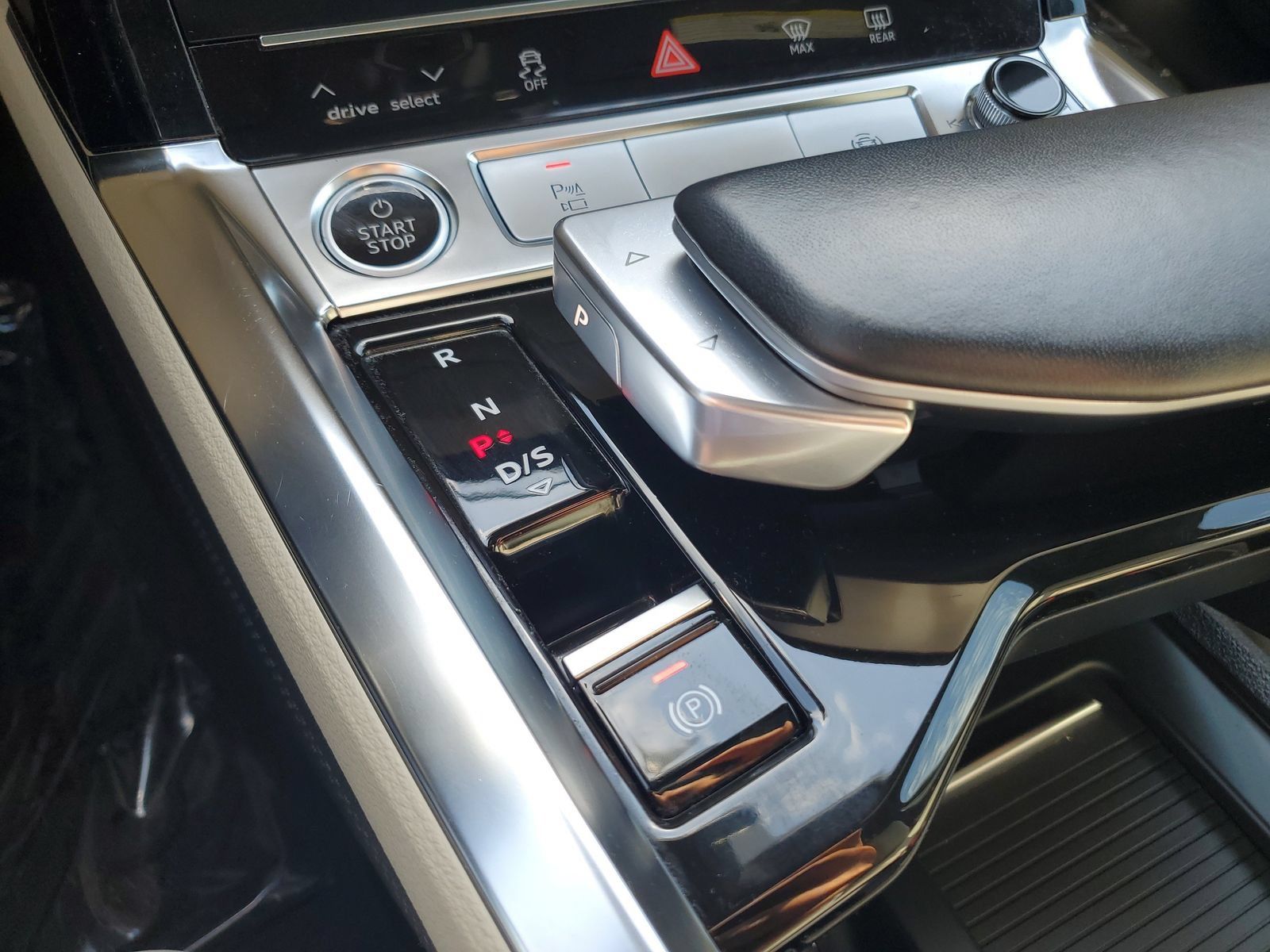 Used 2024 Audi Q8 e-tron Premium Plus w/ Premium Plus Package AWD/4WD image 27