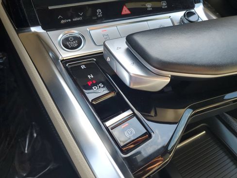 Used 2024 Audi Q8 e-tron Premium Plus w/ Premium Plus Package AWD/4WD image 27