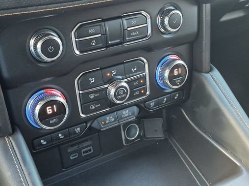 Used 2021 GMC Yukon XL AT4 w/ AT4 Premium Plus Package AWD/4WD image 21
