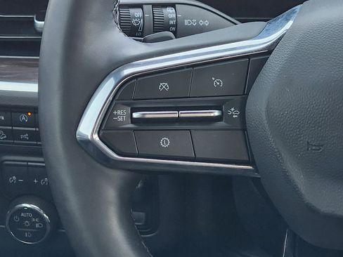 Certified 2025 Chevrolet Suburban Z71 w/ Z71 Off-Road Package image 27