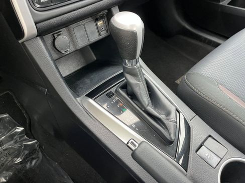 Used 2018 Toyota Corolla LE FWD image 39