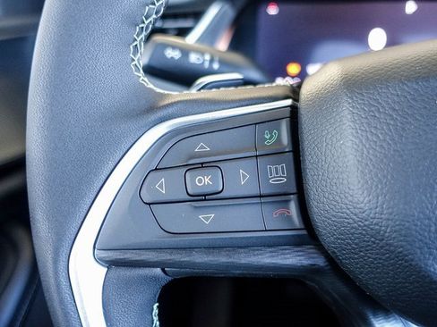 New 2025 Jeep Grand Cherokee Altitude image 10