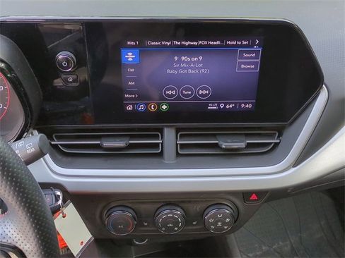 Used 2024 Chevrolet Trax RS w/ Sunroof Package image 17