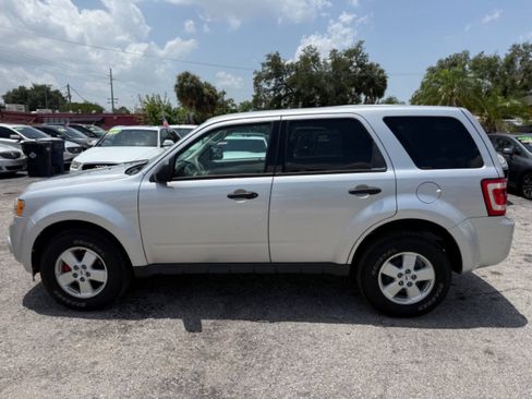 Used 2010 Ford Escape XLS AWD/4WD image 5