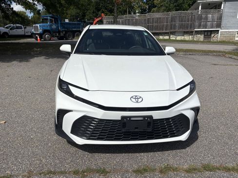 Used 2026 Toyota Camry SE AWD/4WD image 2