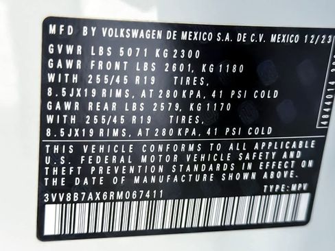 Used 2024 Volkswagen Tiguan SE R-Line image 29