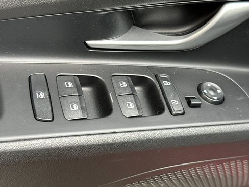 Used 2022 Hyundai Elantra Limited w/ Cargo Package image 12