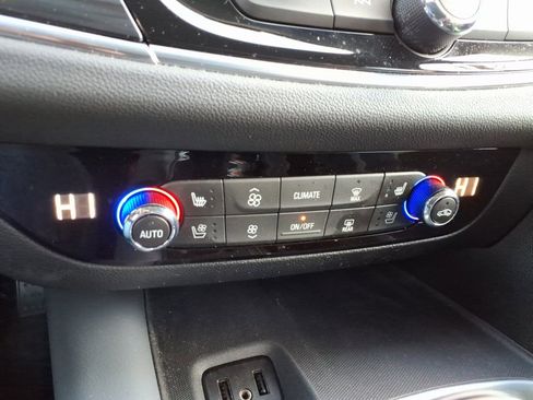 Used 2018 Buick Enclave Premium w/ Experience Buick Package image 17