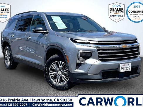 Used 2024 Chevrolet Traverse LT FWD image 1